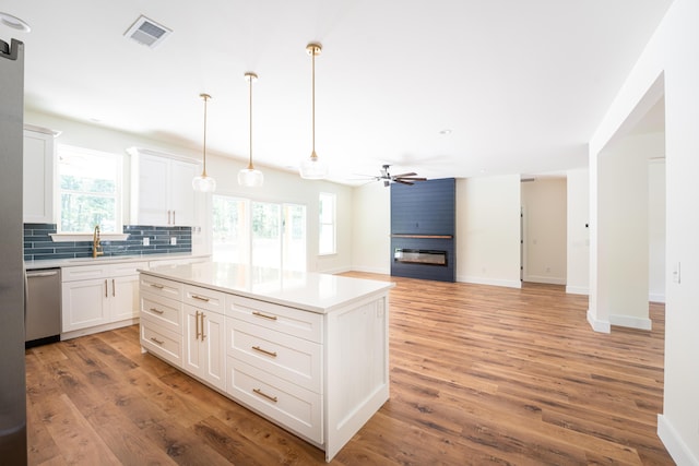 kitchen featuring a ceiling fan, a wealth of natural light, a sink, and dishwasher