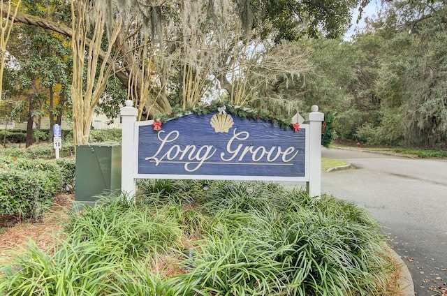 view of community / neighborhood sign