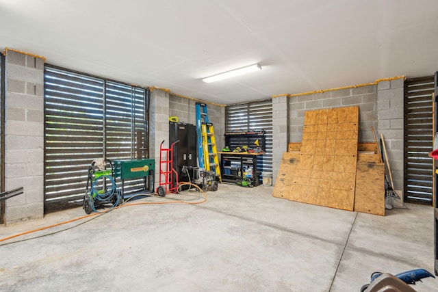 garage featuring concrete block wall