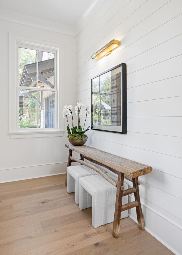 dining area featuring crown molding and light hardwood / wood-style floors