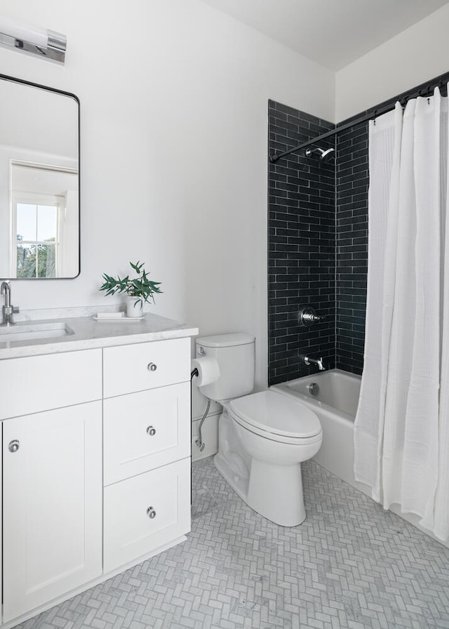 full bathroom featuring shower / bathtub combination with curtain, vanity, and toilet