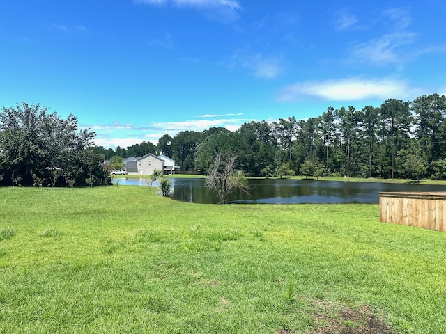 view of yard featuring a water view