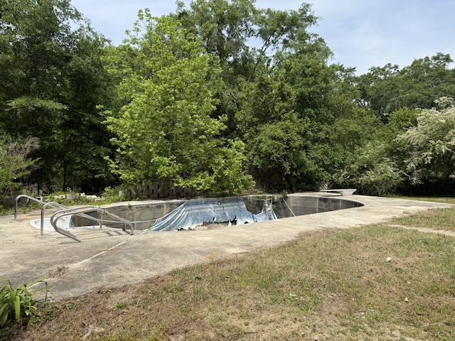 view of pool featuring an empty pool