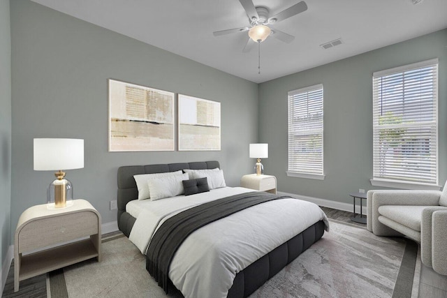 bedroom with ceiling fan