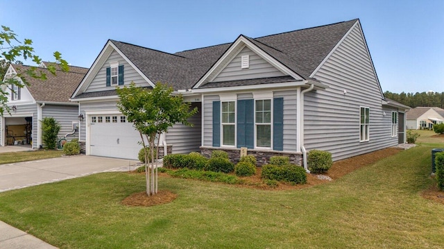 view of front of property featuring a front lawn and a garage