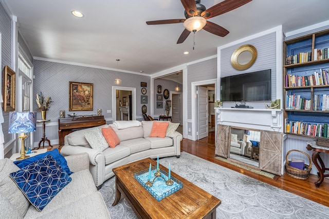 living room featuring crown molding, wood finished floors, recessed lighting, and a ceiling fan