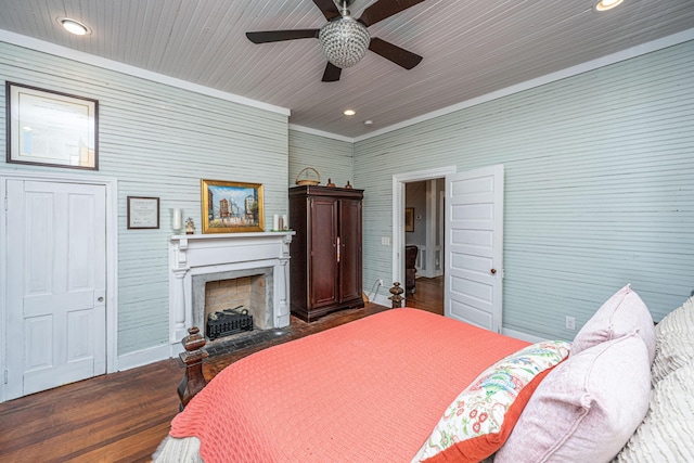 bedroom with recessed lighting, a fireplace with flush hearth, baseboards, dark wood finished floors, and a ceiling fan