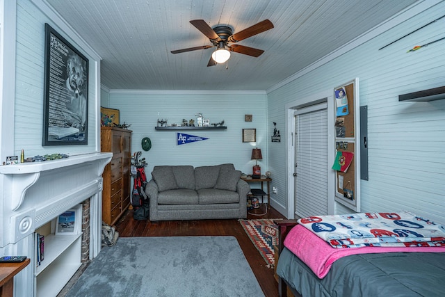 bedroom with ornamental molding, wood finished floors, and a ceiling fan