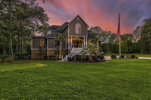 view of front facade featuring a porch and a yard