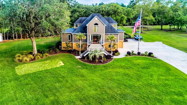 view of front facade featuring covered porch and a front yard