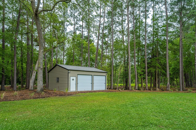 view of yard featuring a garage and an outdoor structure