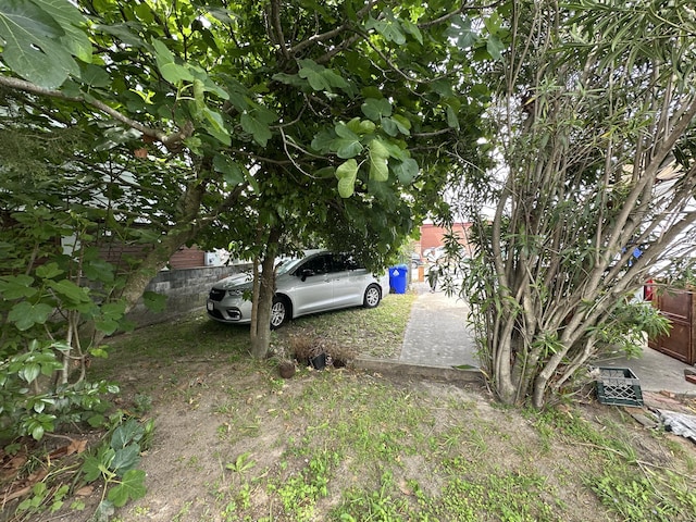 227 Fishburne St, Charleston, SC 29403 - view of yard with fence