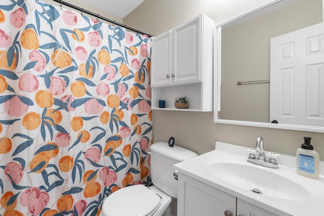 bathroom with a shower with shower curtain, vanity, and toilet