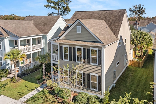 view of front facade with a front yard