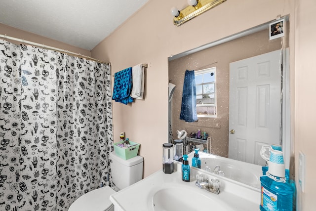 full bathroom with a textured ceiling, a shower with shower curtain, vanity, and toilet