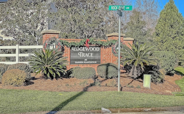 view of community / neighborhood sign