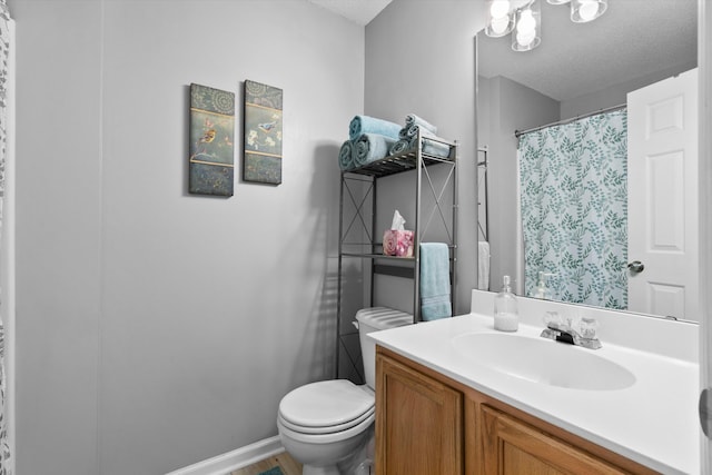 full bathroom with a shower with curtain, toilet, a textured ceiling, baseboards, and vanity