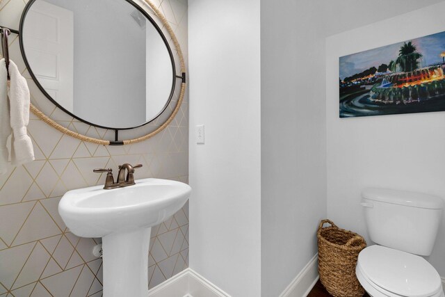 2405 Louisville St, Charleston, SC 29492 - bathroom with tasteful backsplash, a sink, and toilet