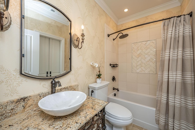 bathroom with crown molding, shower / bath combo with shower curtain, toilet, and wallpapered walls