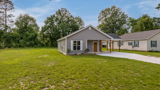 306 S Magnolia Ave, Andrews, SC 29510 - view of front of property with a front yard, driveway, and covered porch