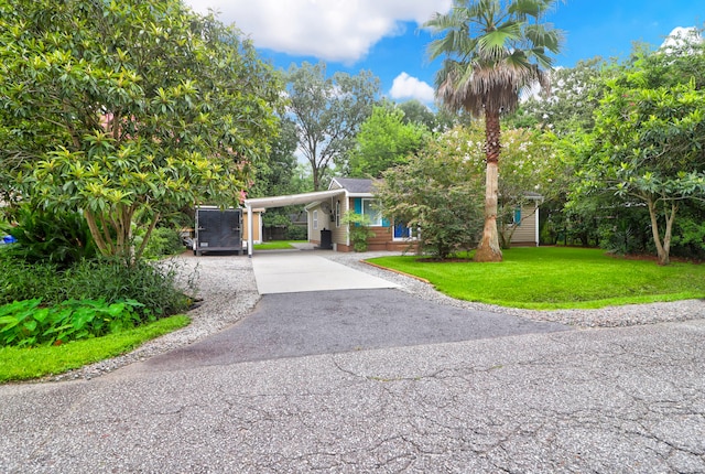 view of front of house featuring a carport and a front lawn