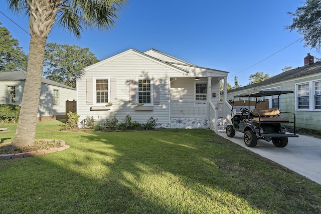 view of front facade featuring covered porch, a front lawn, and a carport