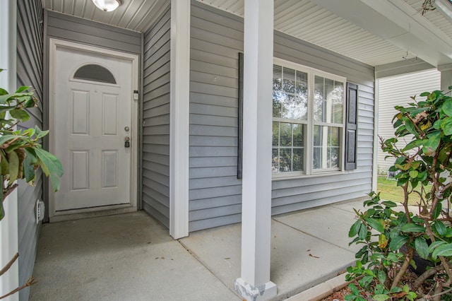 entrance to property featuring covered porch