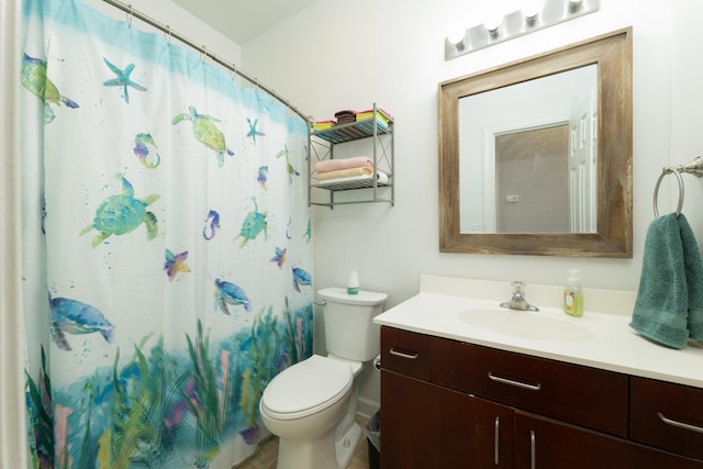 bathroom with curtained shower, toilet, and vanity