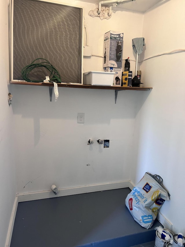 laundry room featuring baseboards