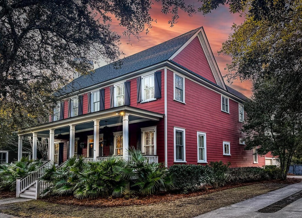 view of front facade featuring a porch