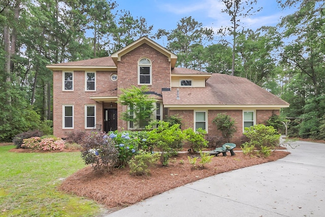 320 Compton Xing, Summerville, SC 29485 - traditional-style house with roof with shingles, brick siding, and a front yard