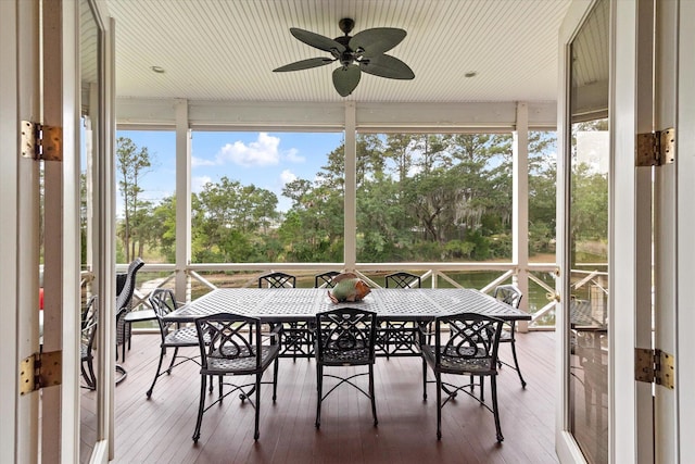 sunroom / solarium featuring ceiling fan