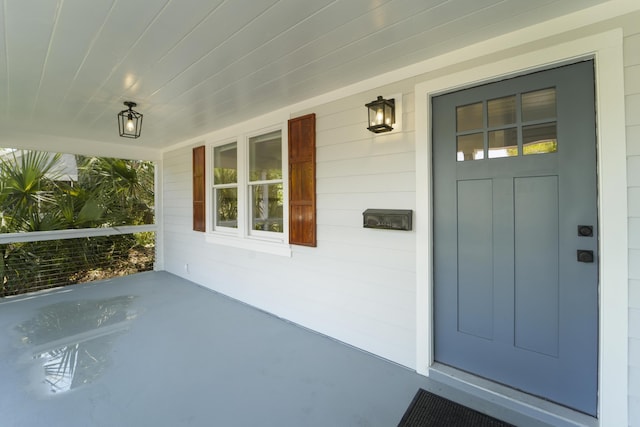 doorway to property with covered porch