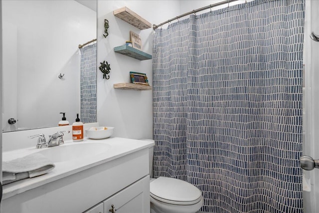 bathroom featuring a shower with curtain, vanity, and toilet