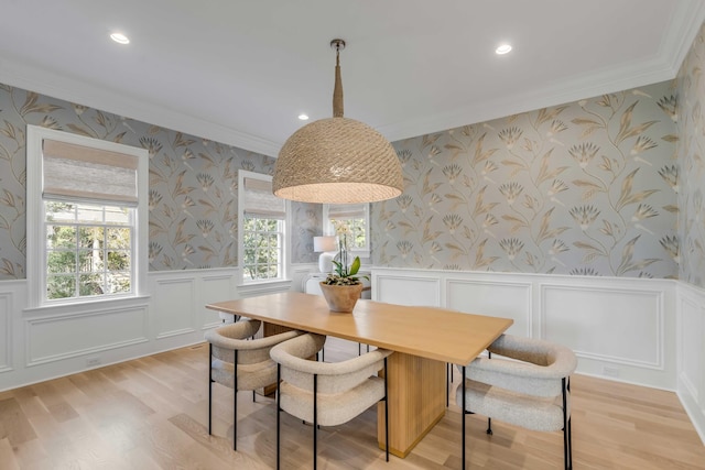 dining space featuring breakfast area, ornamental molding, and light hardwood / wood-style floors