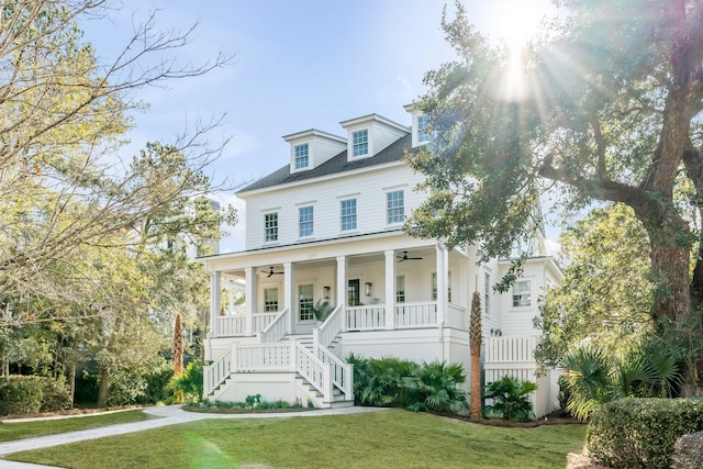 view of front of home featuring a front lawn, ceiling fan, and a porch