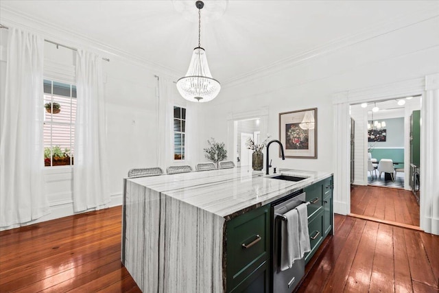 kitchen featuring sink, an inviting chandelier, a center island with sink, dark hardwood / wood-style floors, and pendant lighting