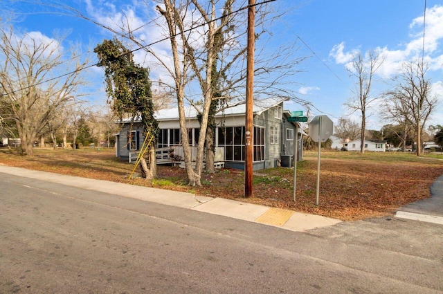 view of front of property featuring a sunroom