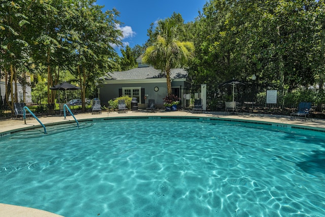 view of swimming pool