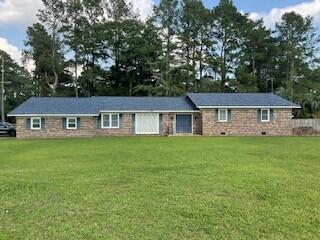 306 Park St, Saint George, SC 29477 - single story home featuring a front lawn and crawl space