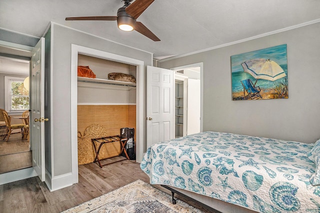 504 W Ashley Ave, Folly Beach, SC 29439 - bedroom featuring wood finished floors, ornamental molding, ceiling fan, and a closet