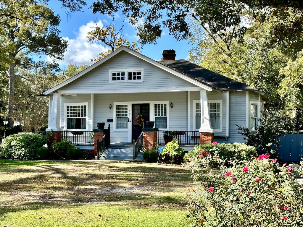 bungalow-style house featuring a front yard