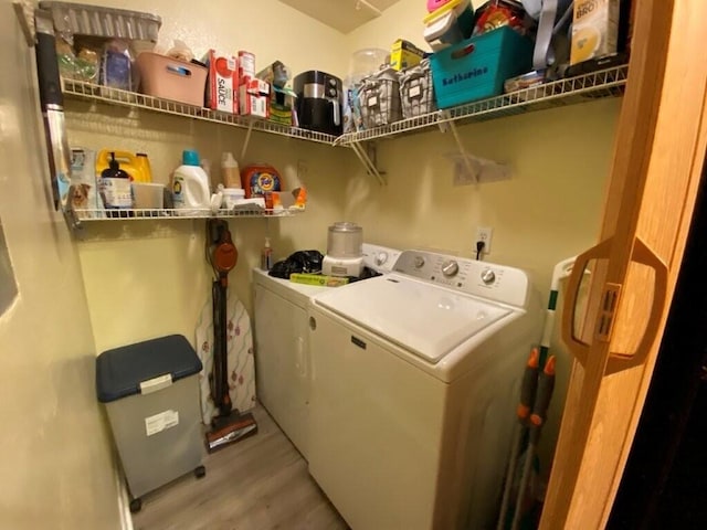 laundry area with laundry area, light wood-style floors, and independent washer and dryer
