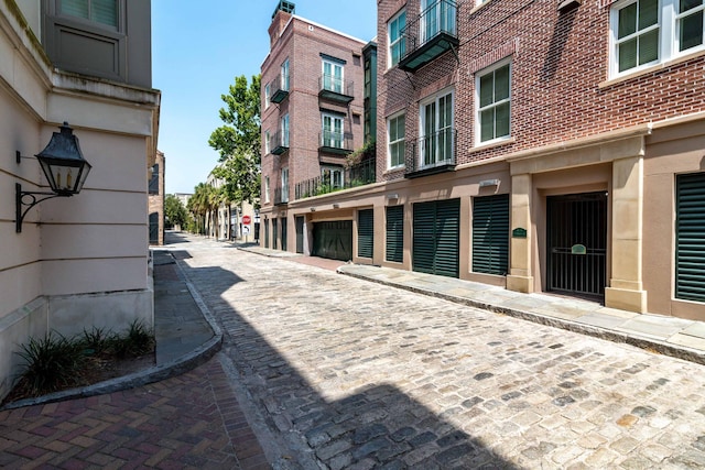 32 Prioleau St Unit J, Charleston, SC 29401 - view of decorative alley