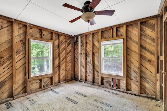 empty room featuring ceiling fan