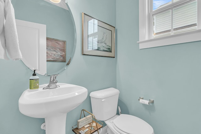 bathroom featuring a sink and toilet