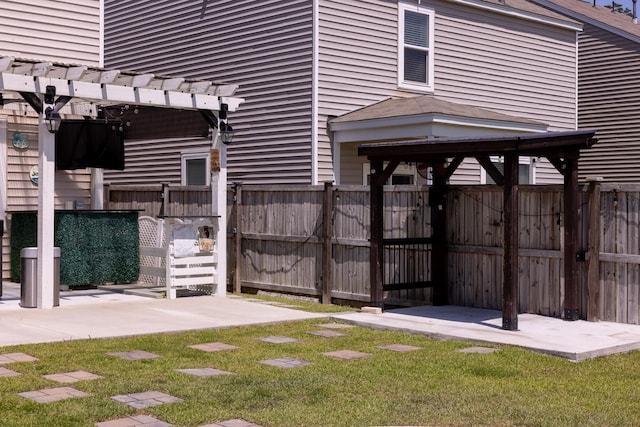 view of yard with fence, a pergola, and a patio