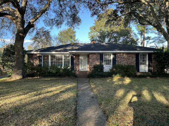 ranch-style house featuring a front lawn