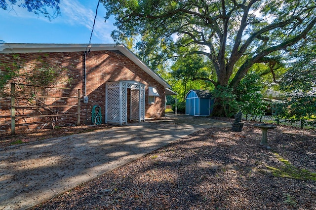 view of side of property with a storage shed