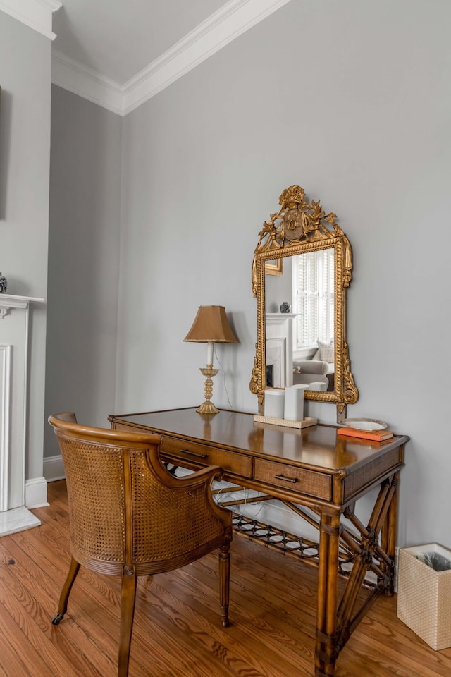 living area featuring hardwood / wood-style flooring and ornamental molding